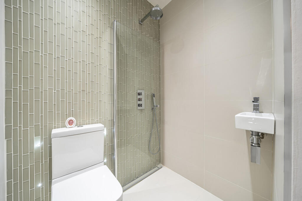 House in Sidcup, Halfway Street, Longlands - More