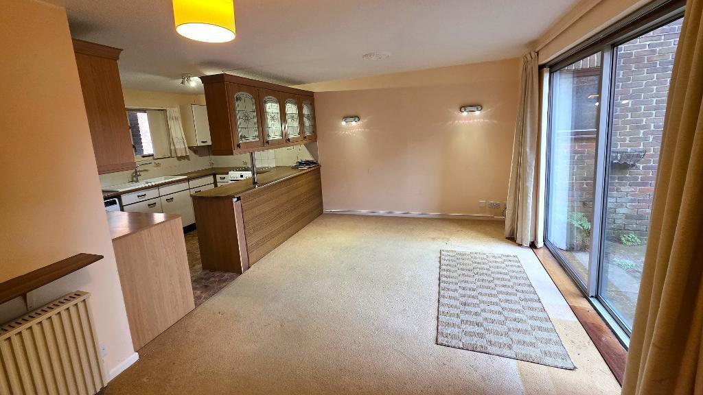 Elizabeth Court, High Street, Bembridge, Isle of Wight, PO35 5SN photo 4