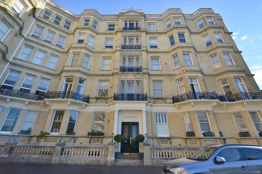 Grand Avenue, Hove, BN3 photo 2