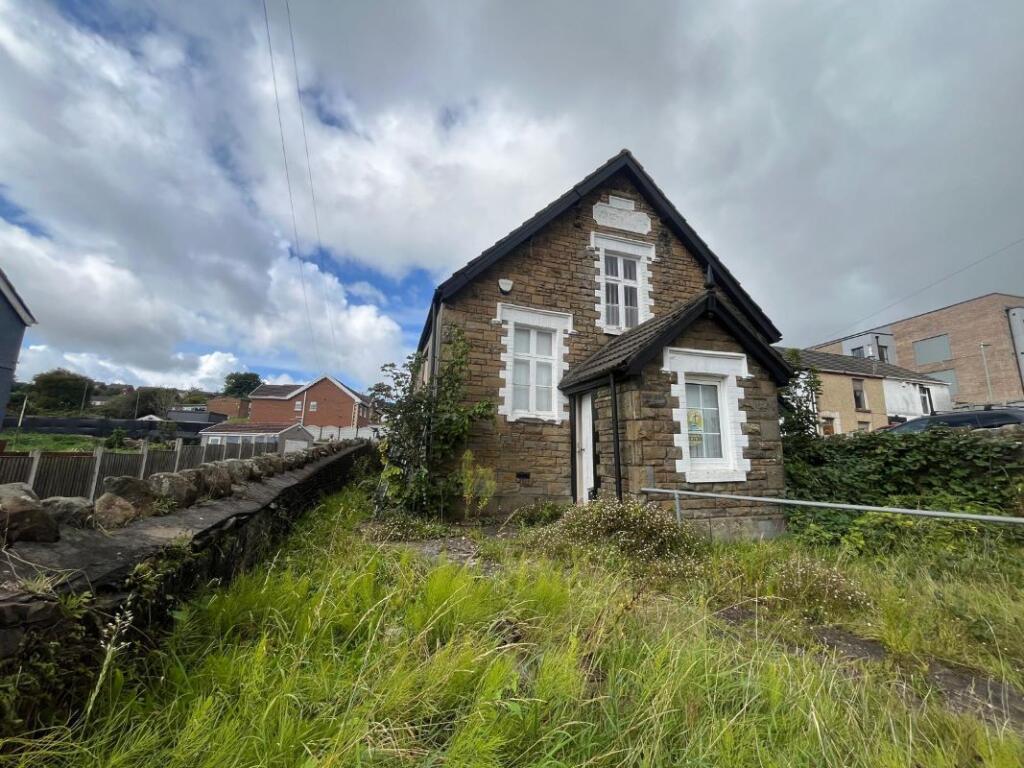 3-bed detached on The Chapel, 682 Llangyfelach Road, Treboeth, Swansea, SA5 9EN, £80,000