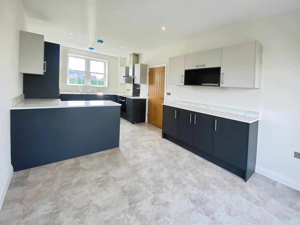 Warmwell Road, Crossways, Dorchester photo 2