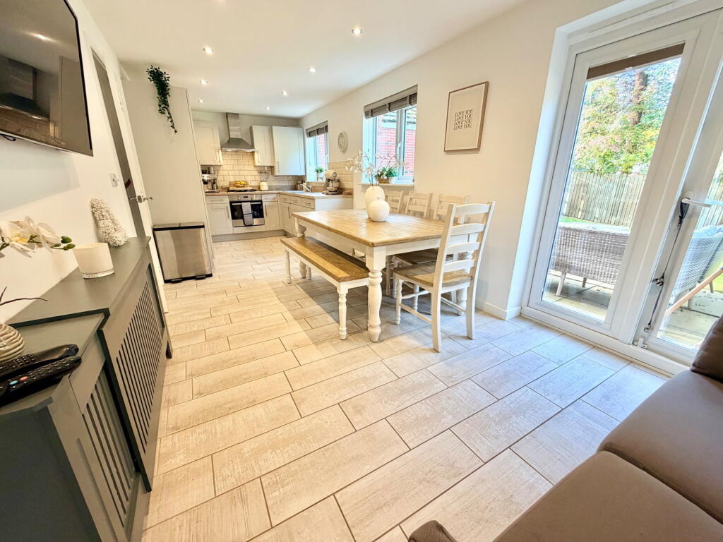 Kestrel Road, Barnsley, S75 1AR photo 2