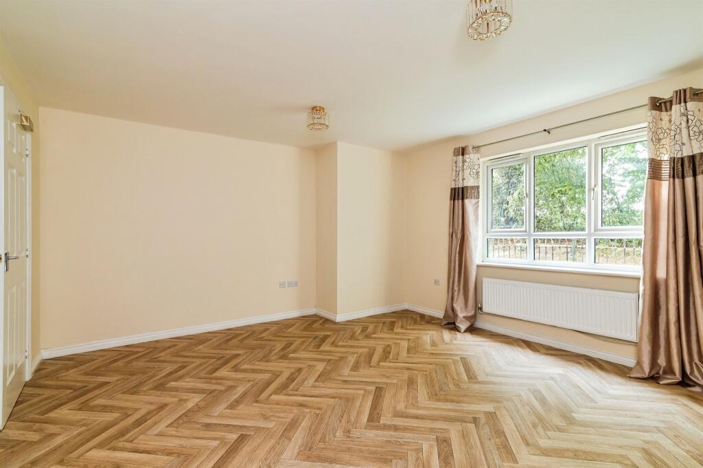 Apartment in Broxtowe, Assarts Farm Estate, Strelley - More