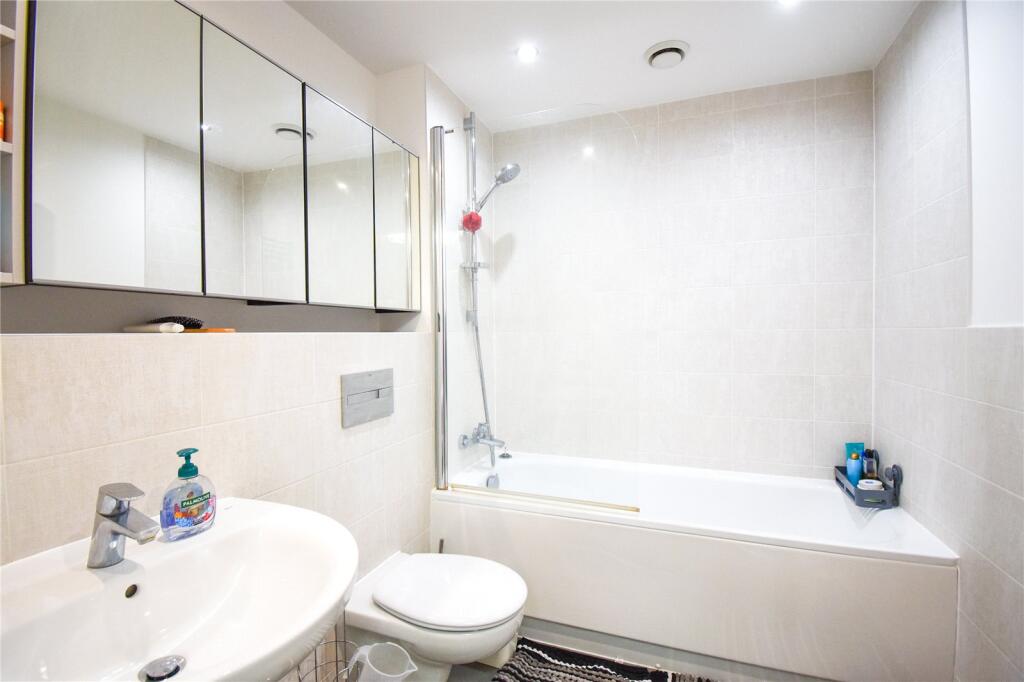 Apartment in Southall - View 5