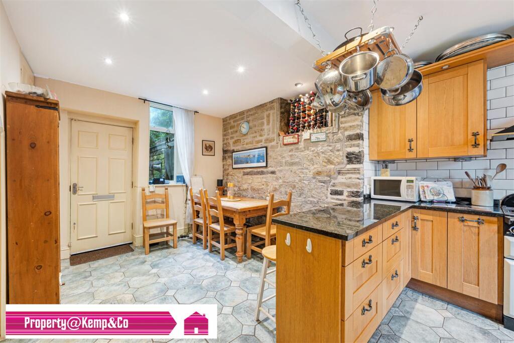 Apartment in Calderdale, West Yorkshire - View 5