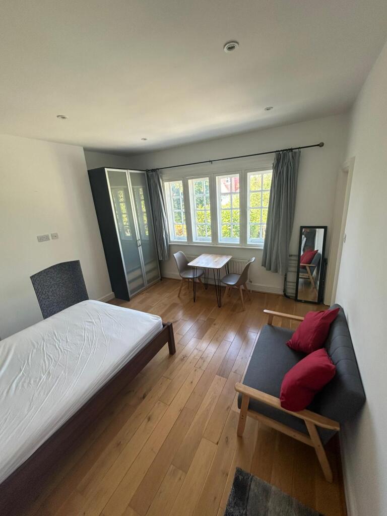 Main image of property: Ravenscroft Avenue, Golders Green, London, NW11