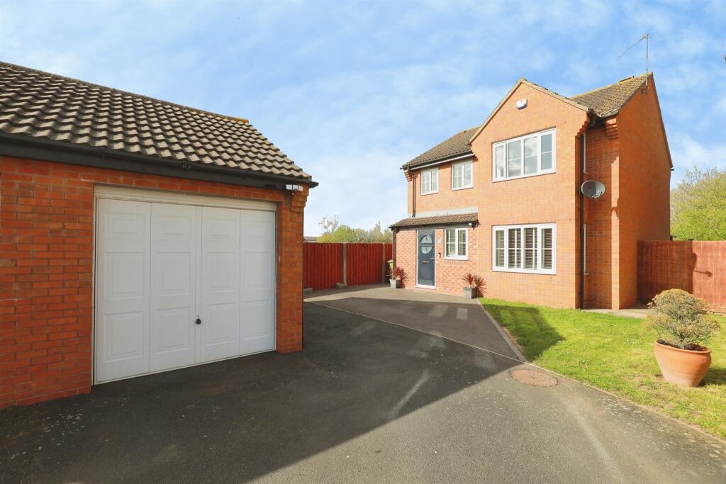 Main image of property: Farrington Close, Wellesbourne, Warwick