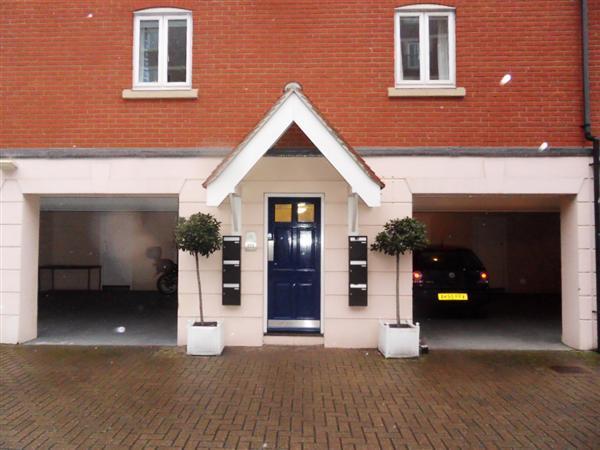 Main image of property: Neptune Square, Ipswich, Suffolk, IP4