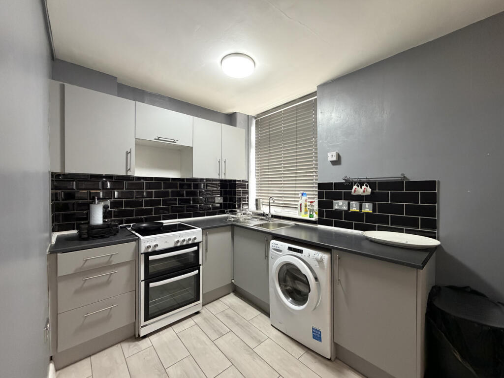 Apartment in Southend-on-Sea, Essex - View 4