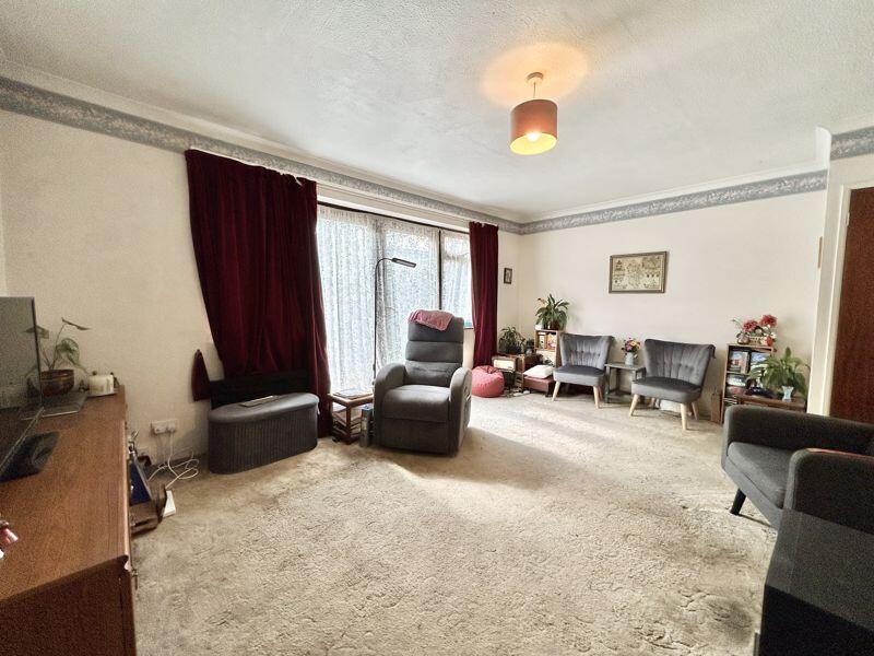 House in Dunstable, Central Bedfordshire - View 2