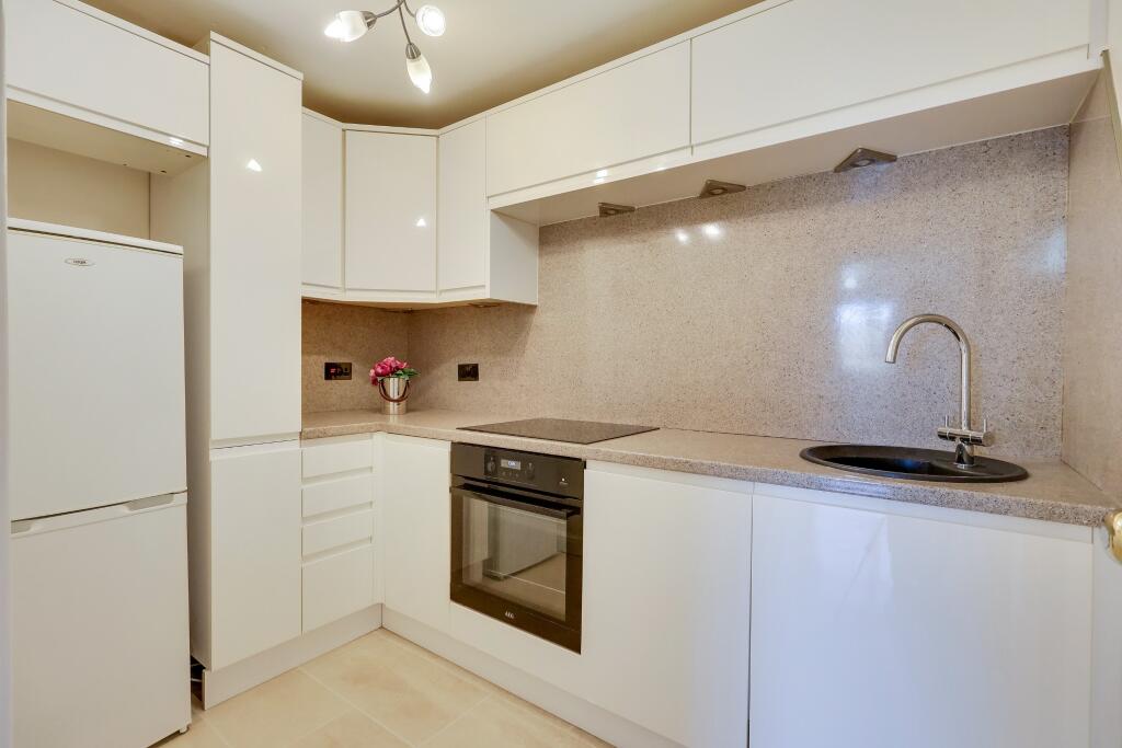 Mitchell Close, Woolston photo 3
