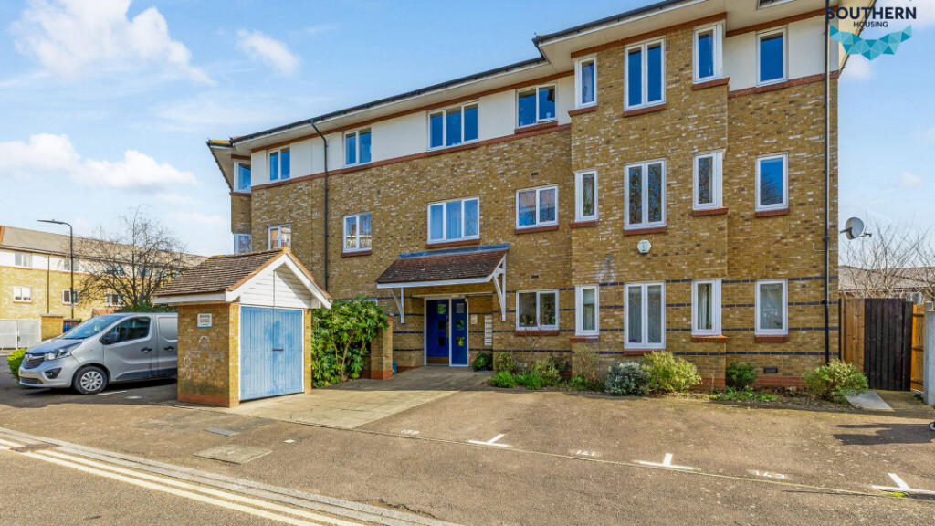 Main image of property: Myddleton Avenue, London, N4 2FP