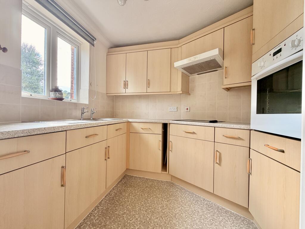 Apartment in Portishead, North Somerset - More