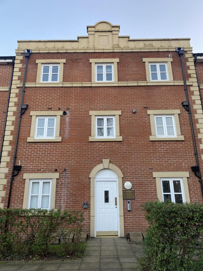 Talfourd Way, Redhill photo 2