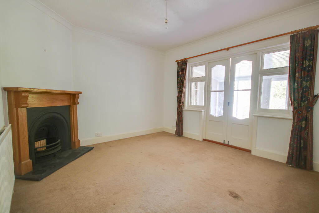 Bitterne! No Forward Chain! Deceptively Spacious! Impressive Plot! photo 4
