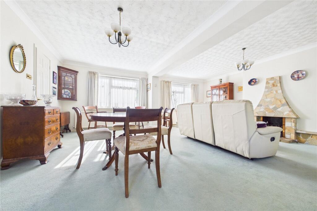 Hazel Road, Purley on Thames, Reading, Berkshire, RG8 photo 4