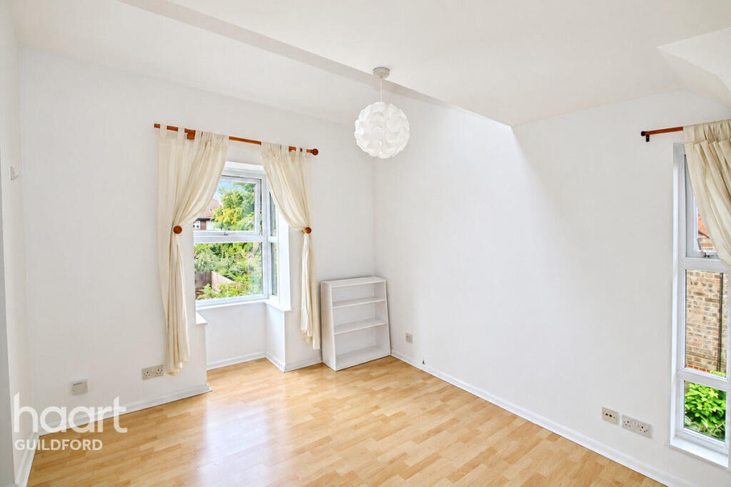 Apartment in Guildford, Abbotswood - View 2