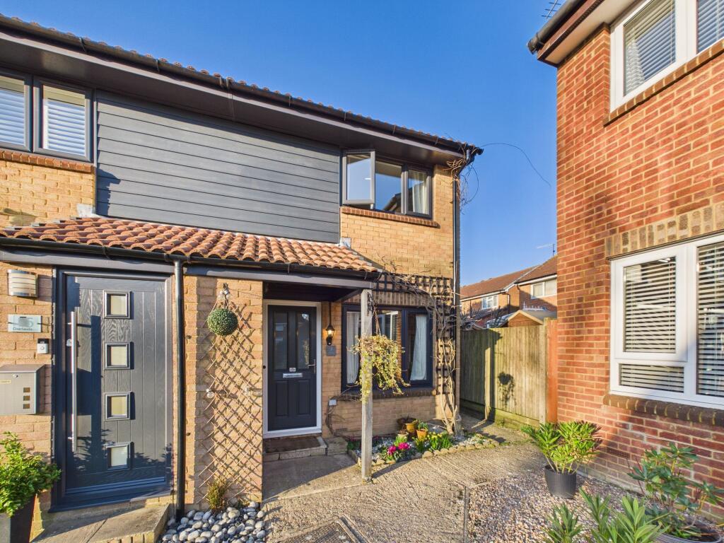 Main image of property: Oakfields, Worth, RH10