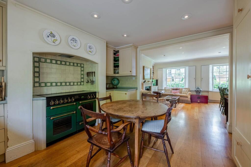 Addison Avenue, Holland Park - More