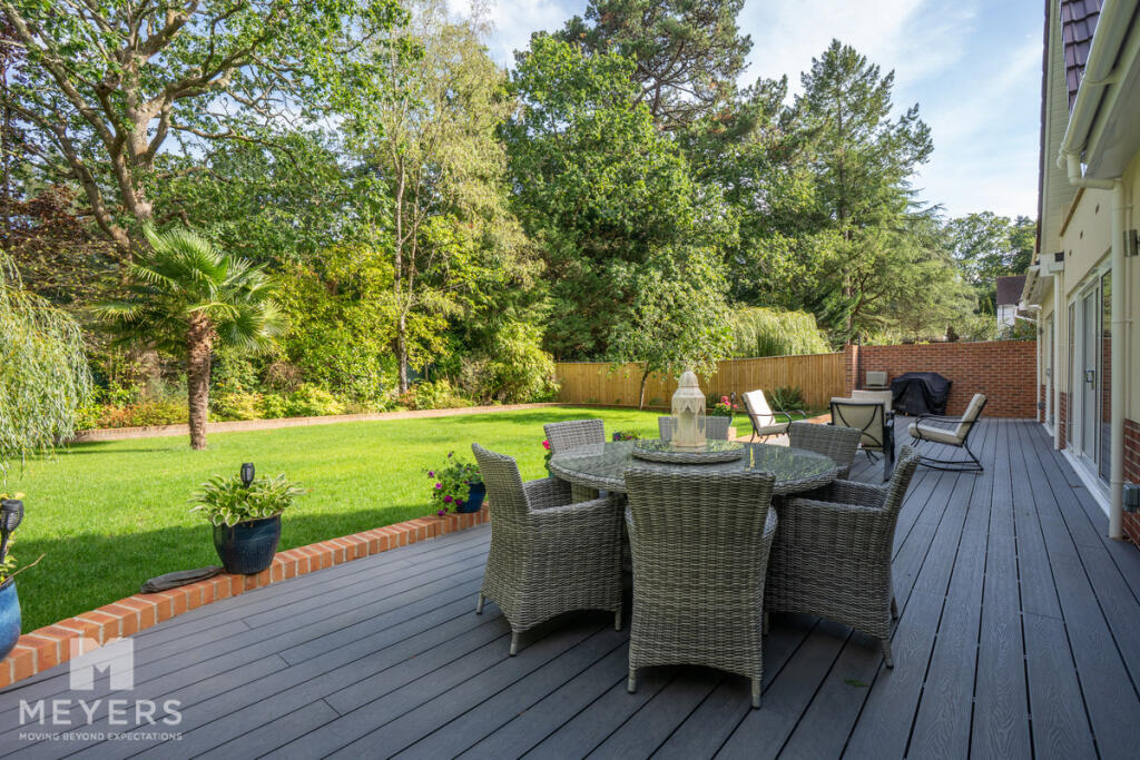 House in Ferndown - View 4
