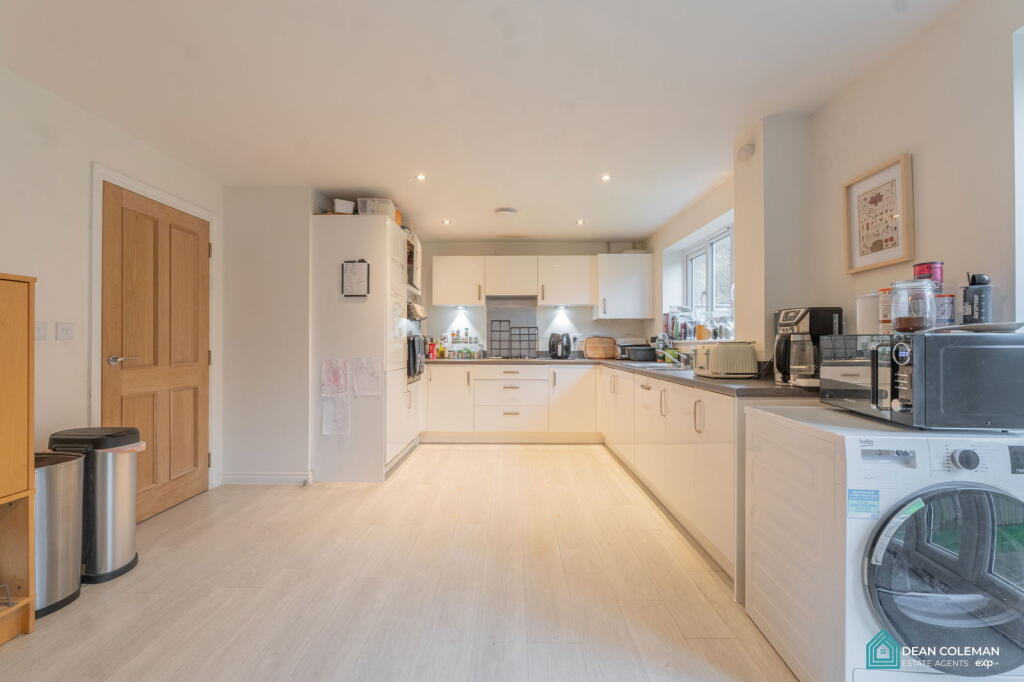 Hawker Close, Cofton Park, B31 2GU photo 2