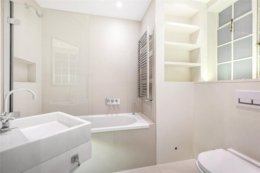 Apartment in London, Royal Borough of Kensington and Chelsea - More