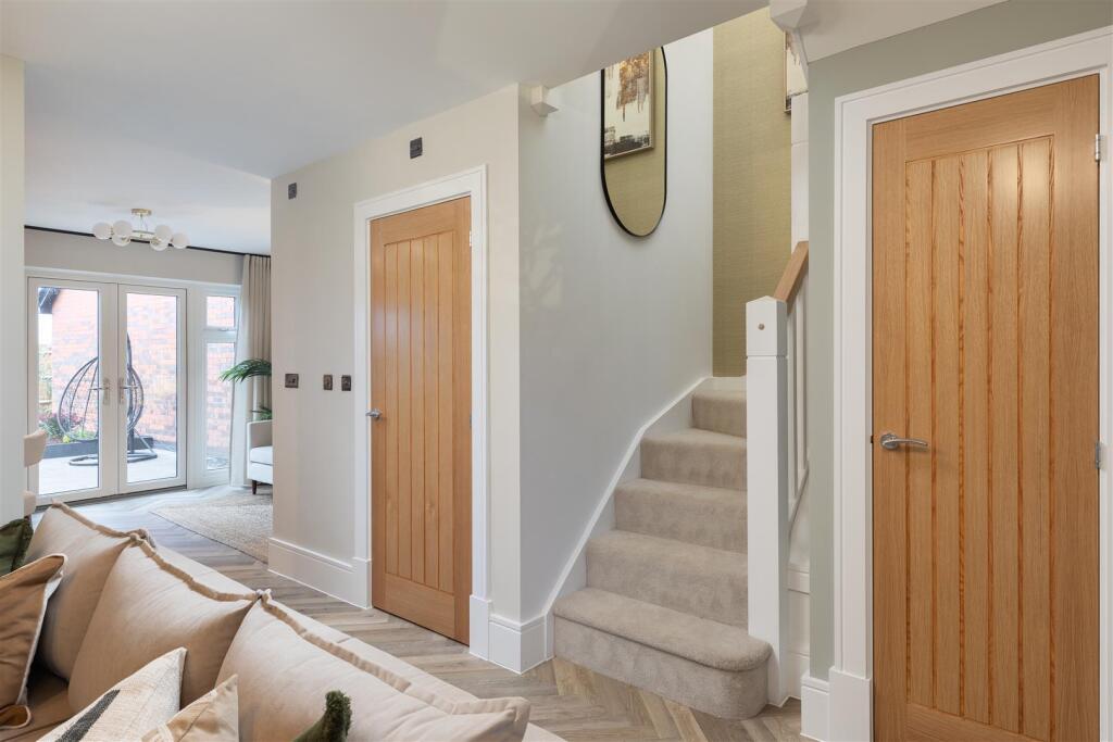 READY TO MOVE INTO | No. 237 Chalfont, Sherbourne, Radcliffe on Trent, Nottingham photo 4