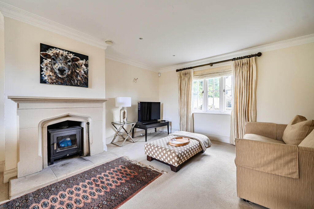 House in Gloucester - View 4