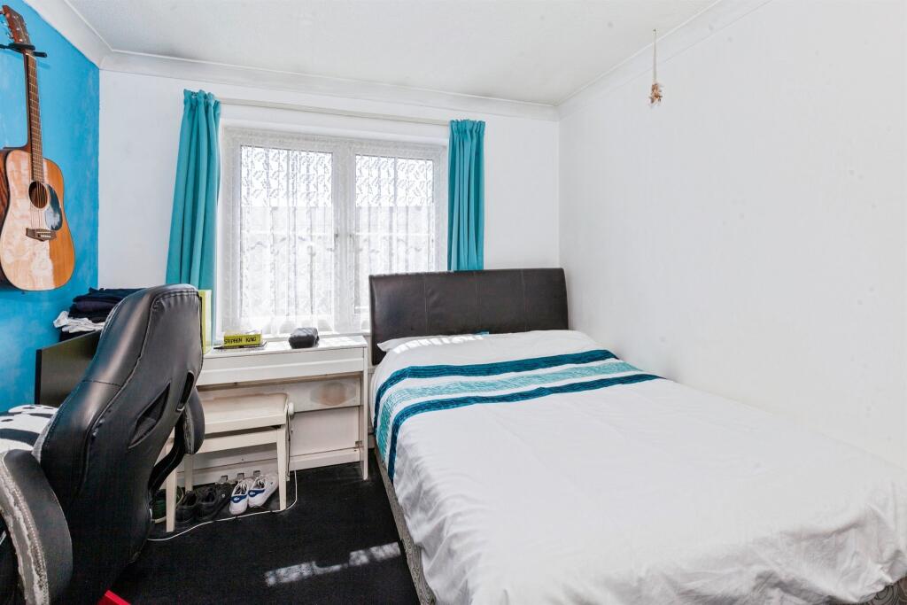 House in Slough - View 5