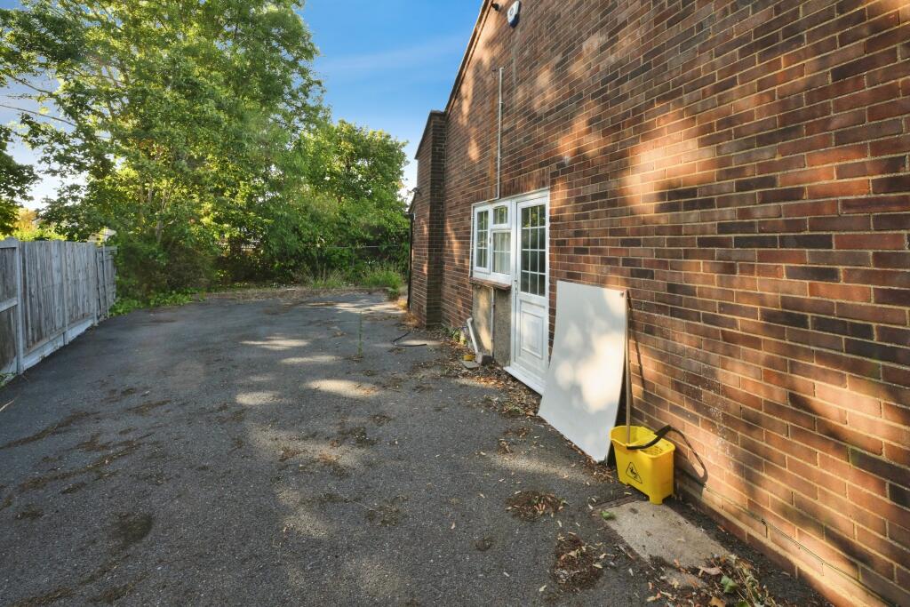 Briars Lane, Hatfield, AL10 photo 5