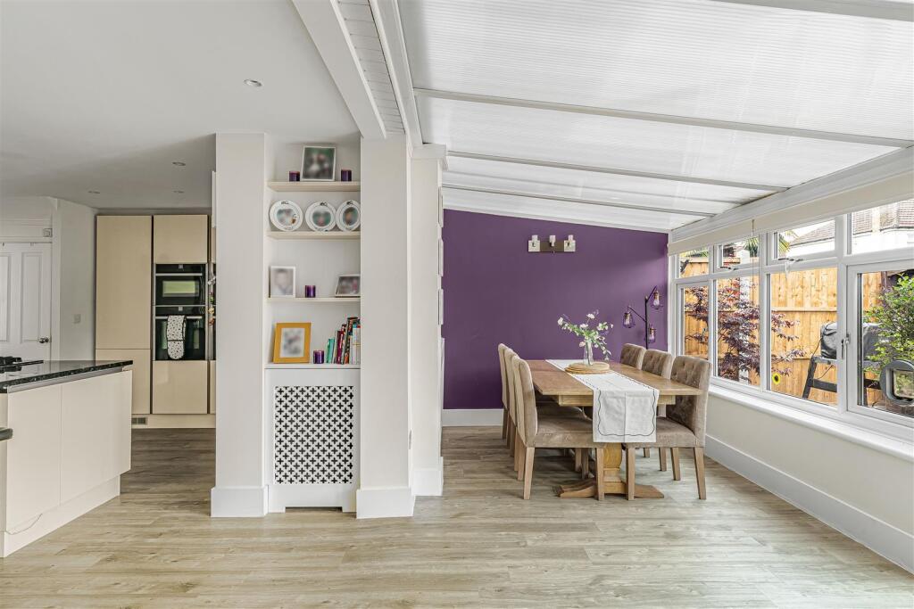 House in London, Chingford Green, Chingford - More