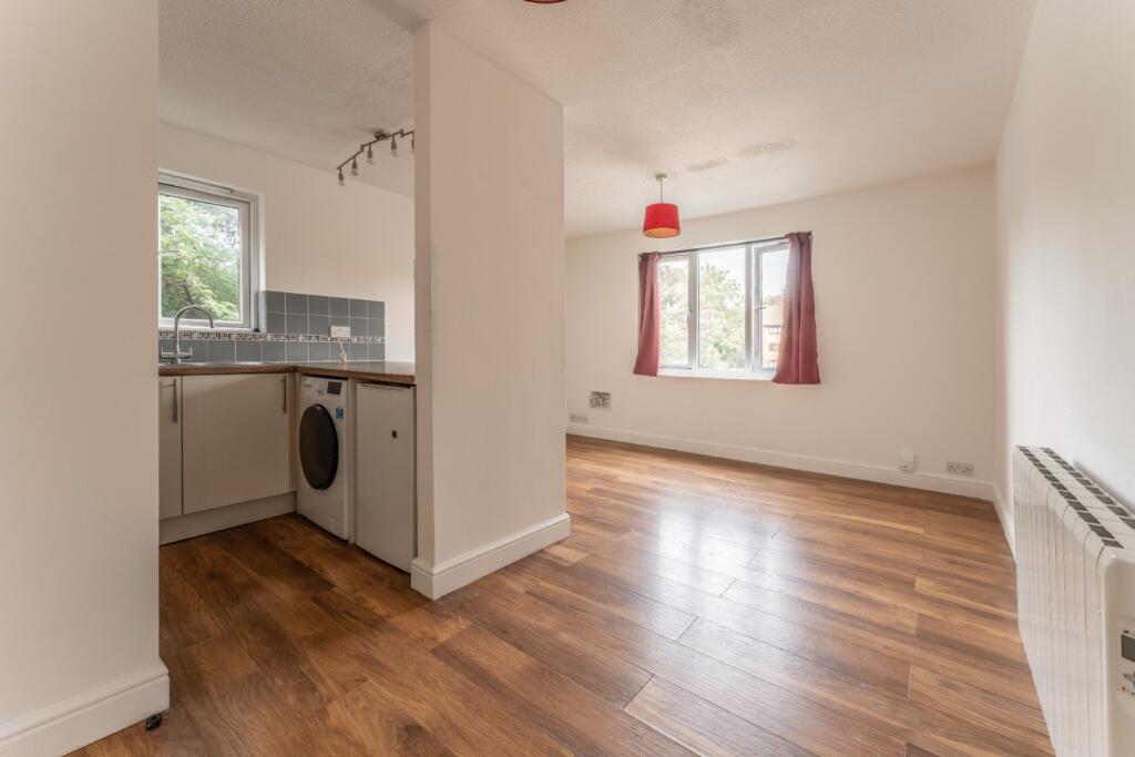 Apartment in Dartford - View 3