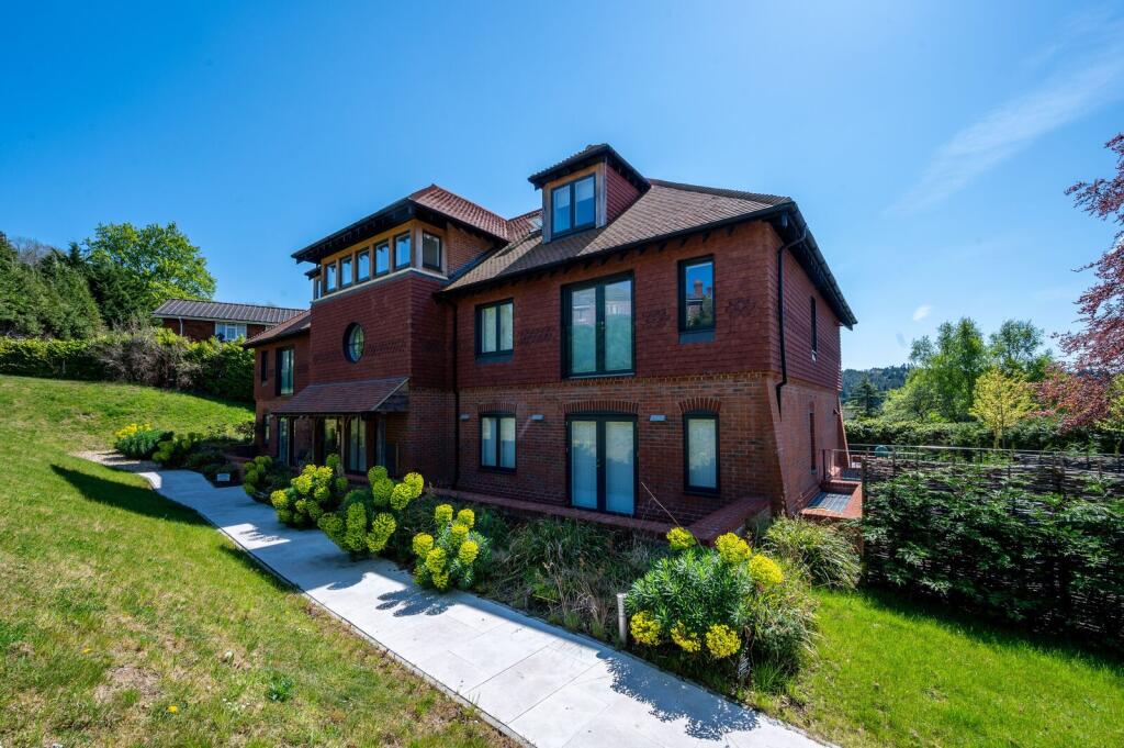 Apartment in Guildford, Surrey - View 4