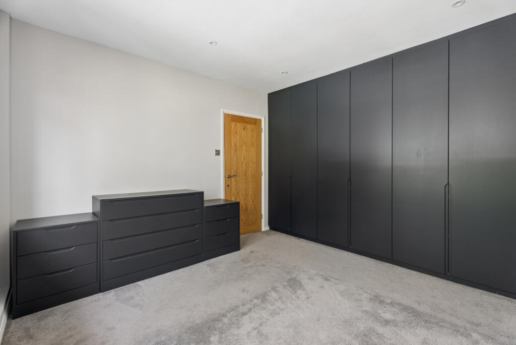 Apartment in Slough, Stoke Poges - View 3