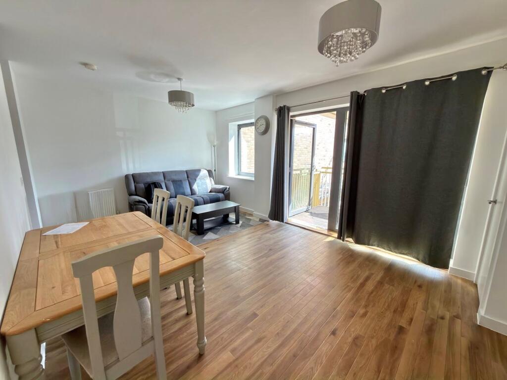 Apartment in Southend-on-Sea, Essex - View 4