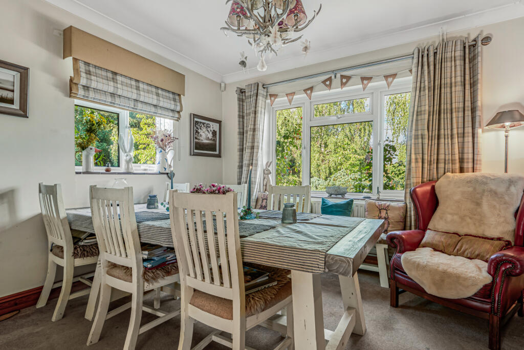House in New Forest, Woodgreen - More