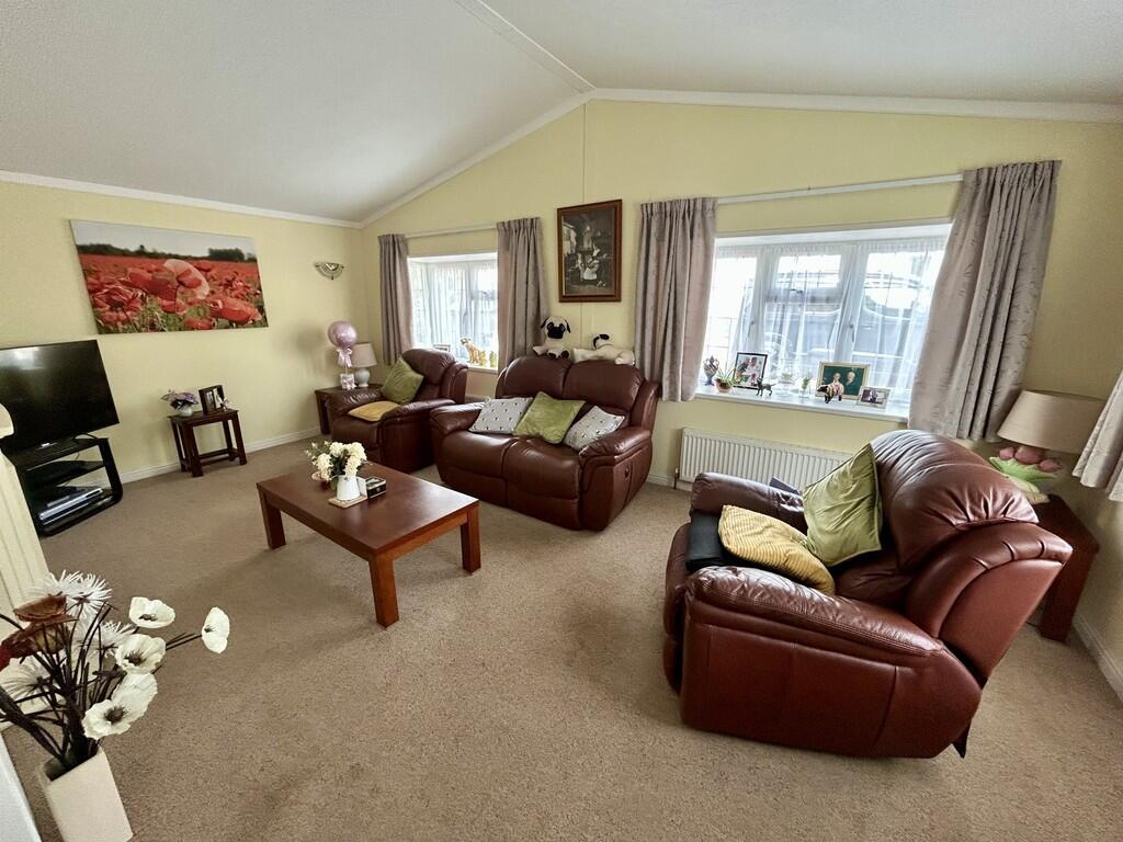Woodbine Close, Waltham Abbey photo 2