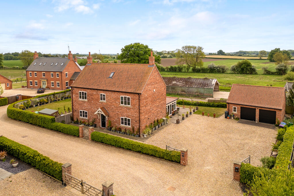 Main image of property: Lincoln Court, Lincoln Road, Fenton, Lincoln, Lincolnshire, LN1 2ZZ