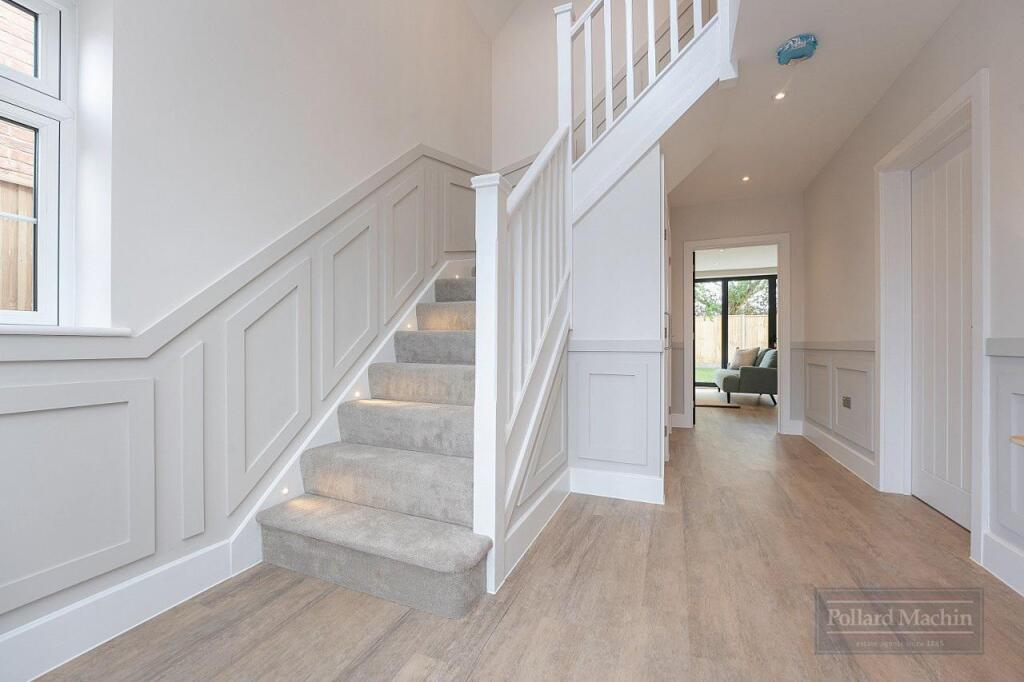 House in Croydon - View 4