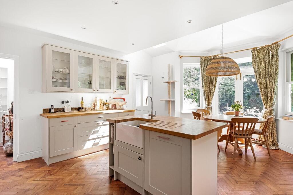 House in London - View 5