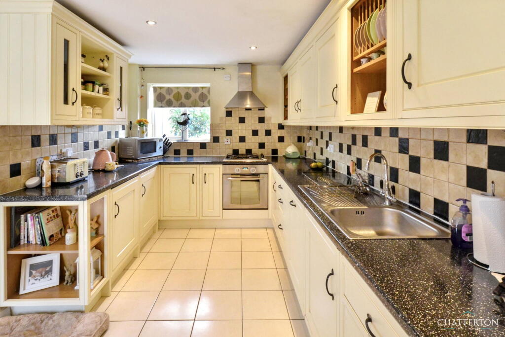 House in Worcester - View 3