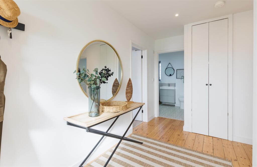 CLOSE TO BEACH - Culver Way, Sandown - More