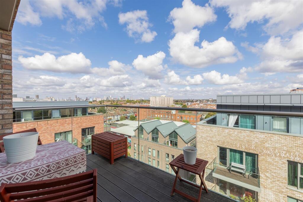 Apartment in London, Upton Gardens, Upton Park - More