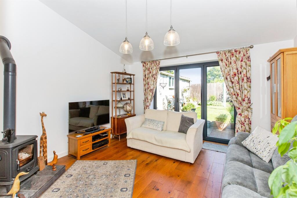 House in Kettering, Ringstead - More