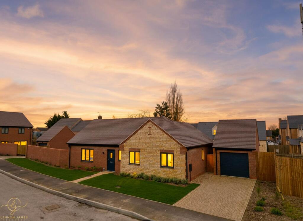 3-bed detached on Poplar Gardens, Eastrea, PE7, £395,000