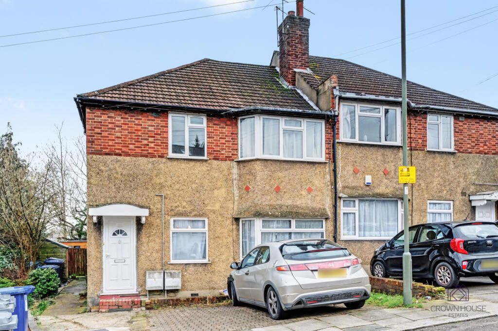 Main image of property: Oakleigh close London, N12