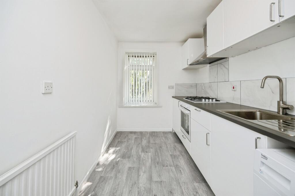 Apartment in Dudley, Springs Mire - View 4