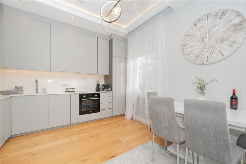 Apartment in London - More