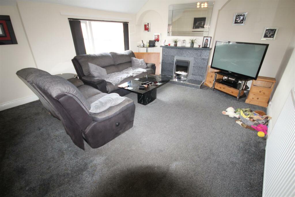 31 Rhos Road, Rhos-on-Sea photo 2