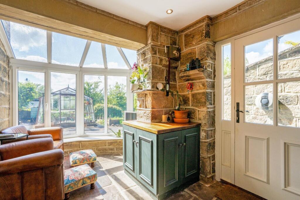 House in Bradford, Brooklands Estate, Menston - More